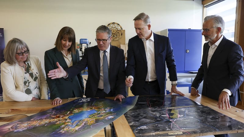 Universal chooses a site near London to build its first European theme park here