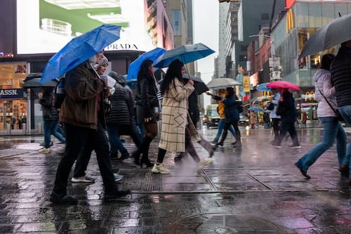 New York City Will See Snow Showers as Holiday Travel Kicks Off