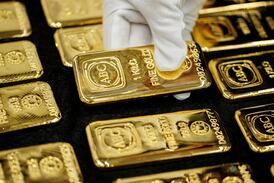 Gold Edges Up, Silver Hits Record as Investors Focus on US Rates